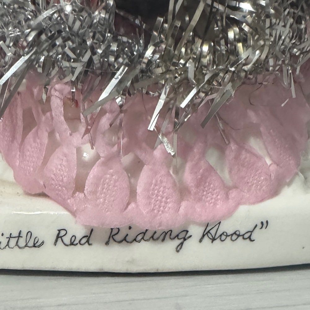 Vintage Valentine Ceramic Figurine with Red and Pink- Red Ridinghood - Picture 5 of 8